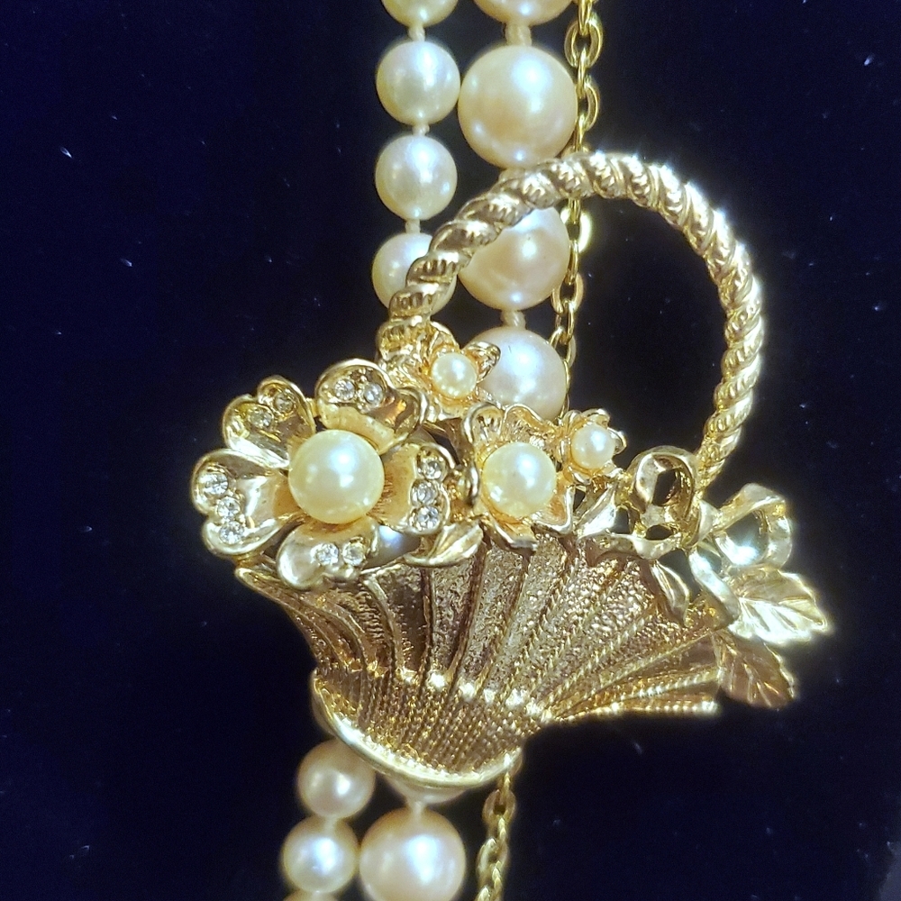 Vintage 3D Pearl Flower Basket Basket Pin 2" x 1.75"